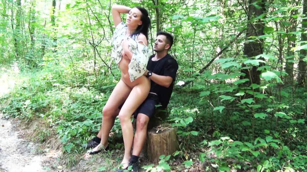 Carolina, a dark brunette who gets fucked in the forest!